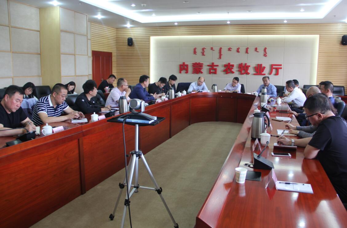 自治區(qū)政研室調(diào)研組一行到協(xié)會(huì)開展專題調(diào)研工作