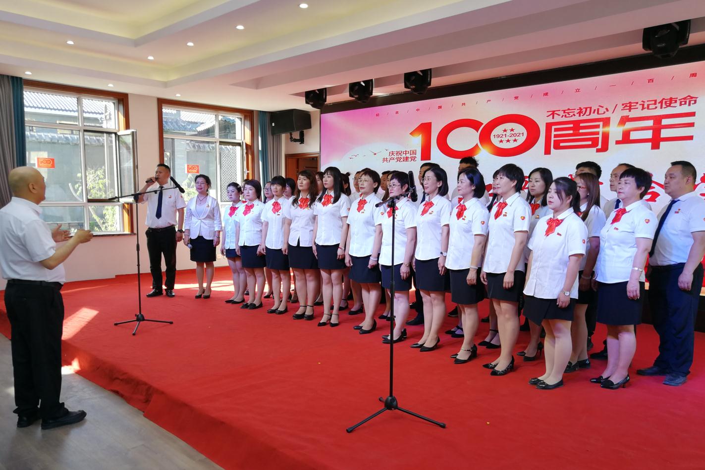 感黨恩、聽黨話、跟黨走內(nèi)蒙古農(nóng)牧業(yè)產(chǎn)業(yè)化龍頭企業(yè)協(xié)會(huì)聯(lián)合黨支部熱烈慶祝中國(guó)共產(chǎn)黨成立100周年