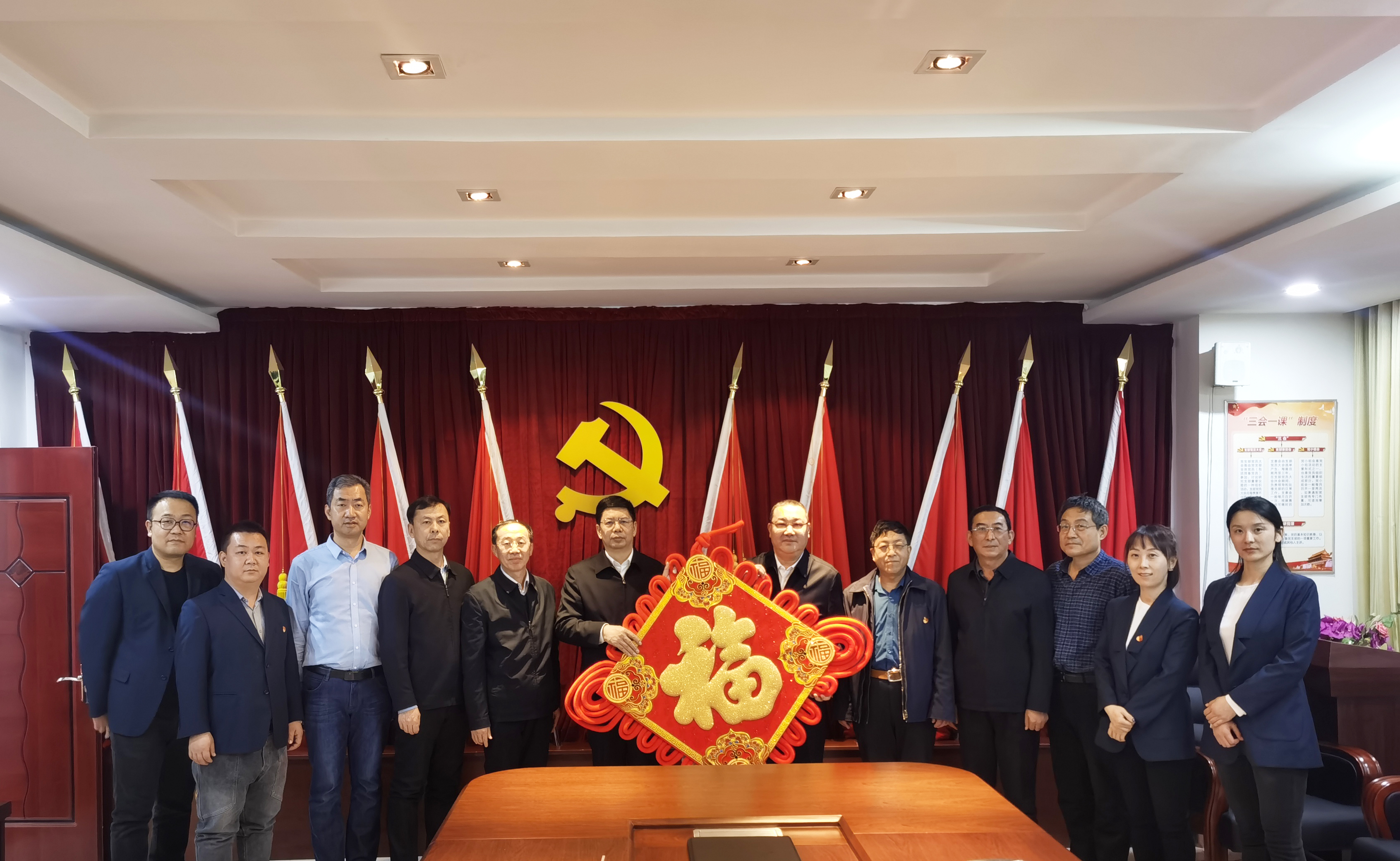 自治區(qū)政協(xié)副主席、工商聯(lián)主席安潤生等領(lǐng)導(dǎo)蒞臨協(xié)會慰問指導(dǎo)