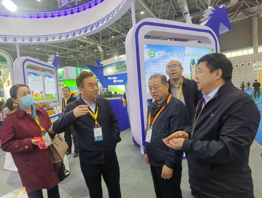 內(nèi)蒙古1400多種有機(jī)、綠色農(nóng)畜產(chǎn)品亮相中國(guó)綠色食品博覽會(huì)和中國(guó)國(guó)際有機(jī)食品博覽會(huì)